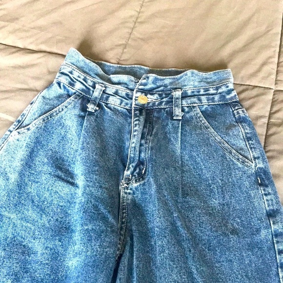 Free Gift With Purchase-High Waist Jeans - Picture 2 of 7